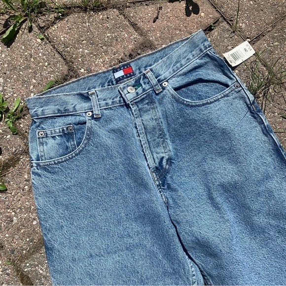 BNWT Vintage Tommy Hilfiger Jeans Relaxed Fit - Picture 3 of 5